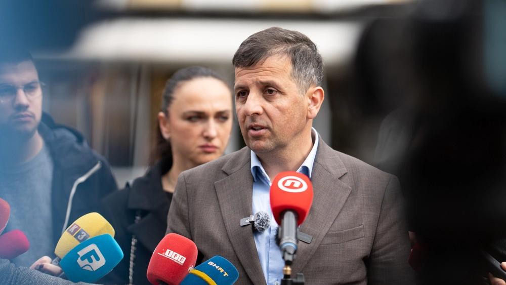 Očito je Dodiku velika kriza pa ponovno povlači iz pozadine trećepozivce
